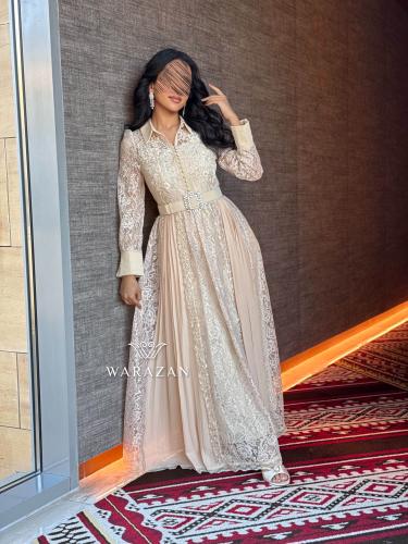 فستان ملكي بكسرات وحزام من الخصر