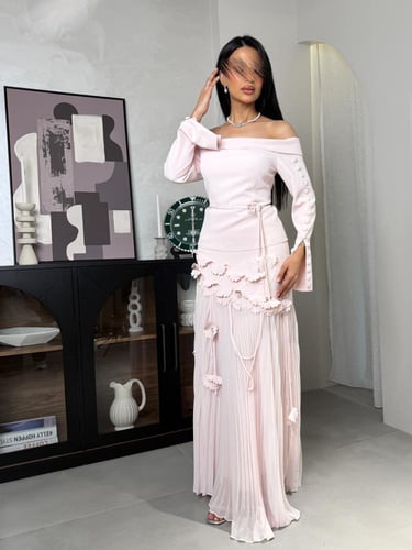 فستان انيق بكسرات و بحبل من الخصر