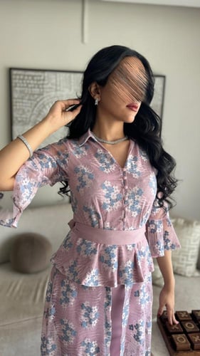 طقم دانتيل انيق لطلة العيد