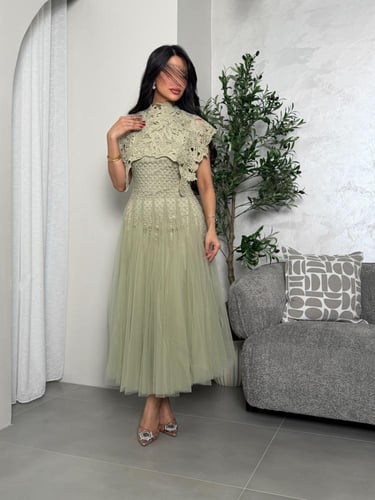 فستان ملكي ميد بدانتيل و بتفاصيل من الصدر