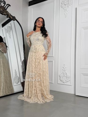 فستان انيق بدانتيل وتطريز يدوي