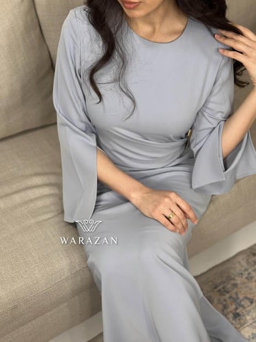 فستان سهرة ناعم بمسكه من الخصر