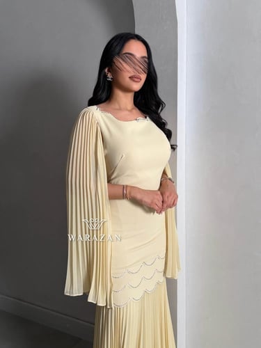 طقم انيق بتطريز دانتيل