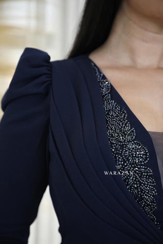 فستان سهرة ماسك بتطريز من الصدر