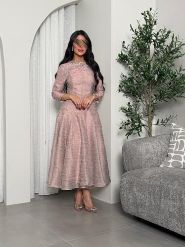 فستان انيق بكرستال من الرقبه