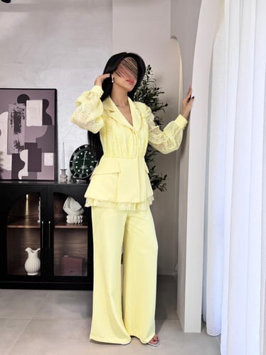 طقم انيق بتدخيلة دانتيل