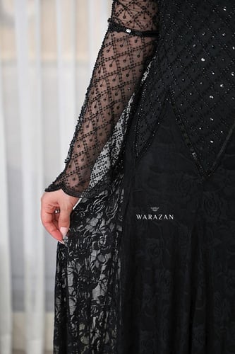 فستان سهرة ملكي بتصميم خاص