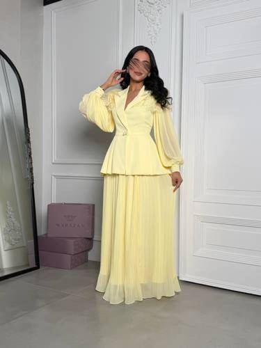 فستان بقصة اكمام و كسرات