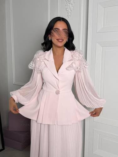 فستان بقصة اكمام و كسرات