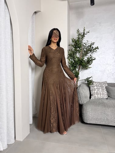 فستان أنيق مع قصة خصر دانتيل وتل