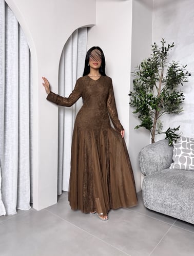 فستان أنيق مع قصة خصر دانتيل وتل