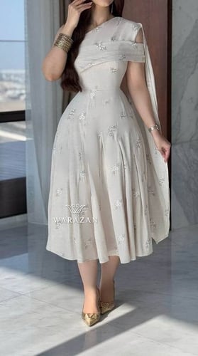 فستان ميد بقصه مميزه