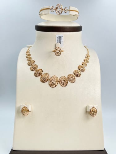 طقم ذهب عيار 21 الوزن 18.20 جرام