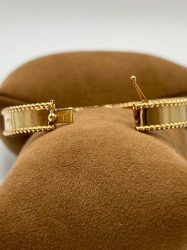 اسورة ذهب عيار 18 مقاس 19 الوزن 21.85 .جرام