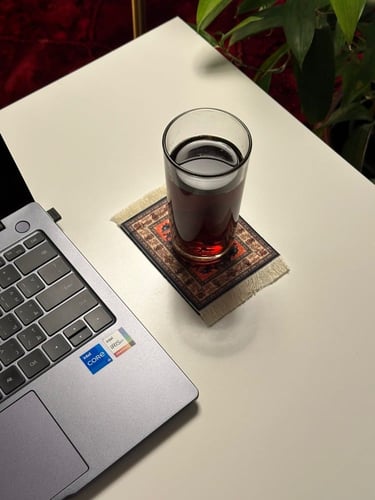 قاعدة كوب سجاد اسود