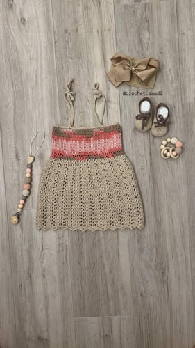 فستان وردي وبيج مواليد