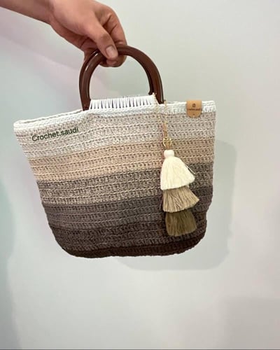 شنطة يد درجات البني