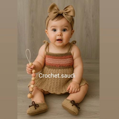 فستان وردي وبيج مواليد