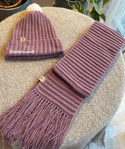 شال وقبعة نسائي