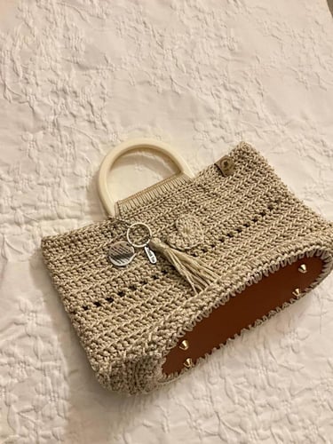 شنطة يد ذهبي