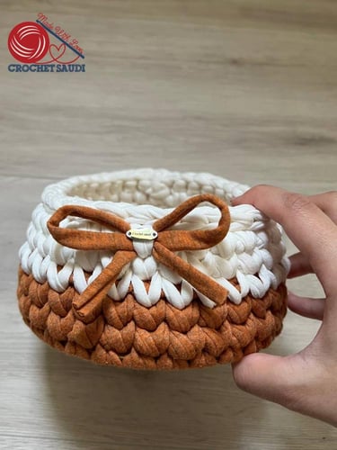 سلة متوسطة لونين