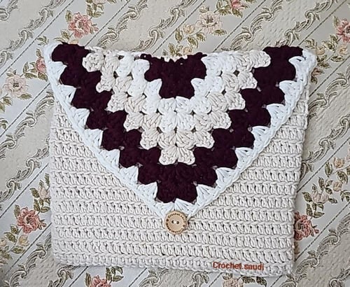 شنطة آيباد أو كتاب