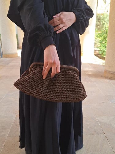 شنطة يد بنية