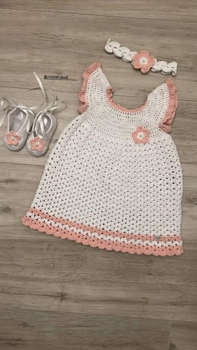 طقم مواليد بناتي ابيض