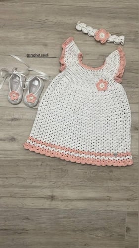 طقم مواليد بناتي ابيض