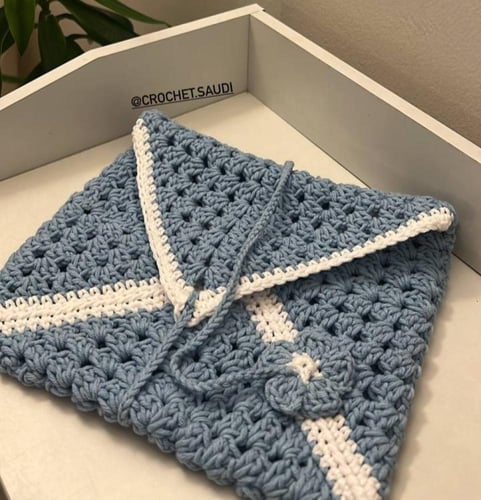 شنطة آيباد أو كتاب