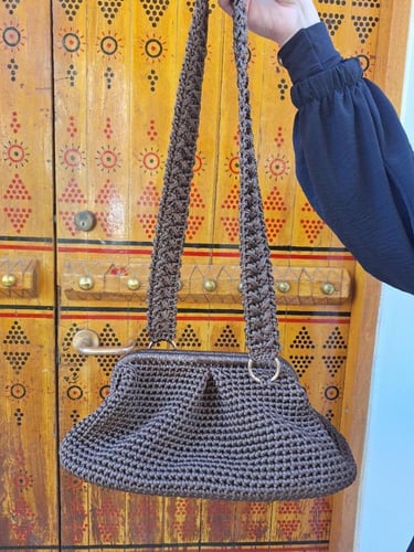 شنطة يد بنية