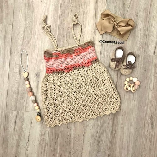 فستان وردي وبيج مواليد