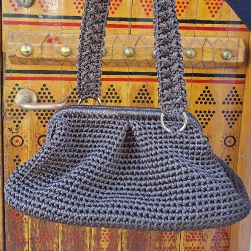 شنطة يد بنية