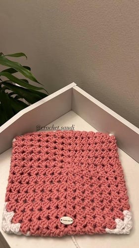 شنطة آيباد أو كتاب