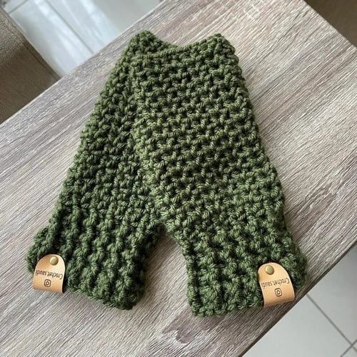 كوب وقفاز وقبعة