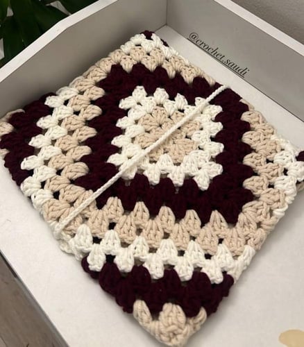 شنطة آيباد أو كتاب