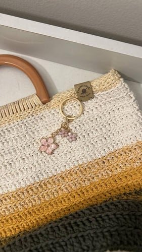 شنطة يد درجات البني