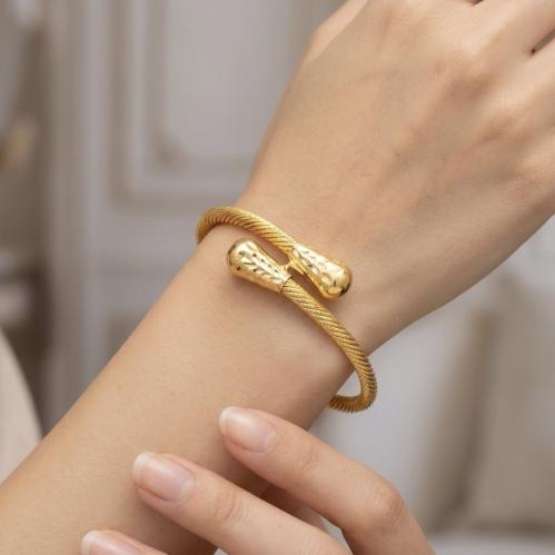 Gold standing bracelet 21 karat | weight 29.7 gram...