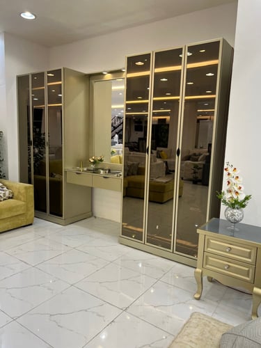 دولاب 6 باب وتسريحه ابوب قزاز خشب تايلاندي 18ملي ح...