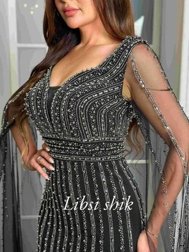 فستان سهره مطرز بأكمام كيب