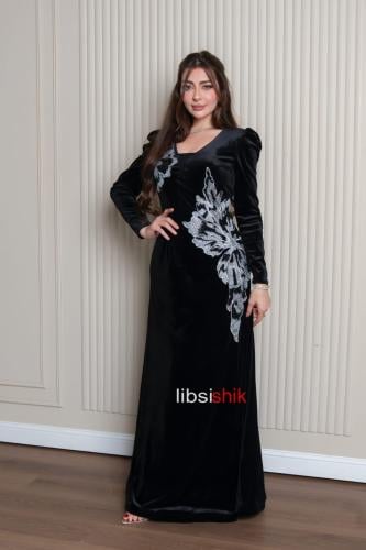 فستان قطيفة مطرز