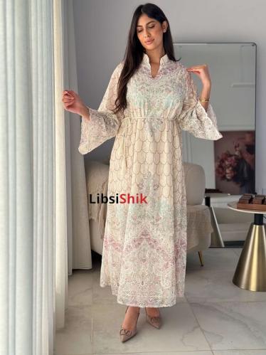 جلابيه انيقه بتطريز ناعم