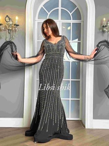 فستان سهره مطرز بأكمام كيب