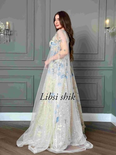 فستان سهره تل مورد بأكمام كيب