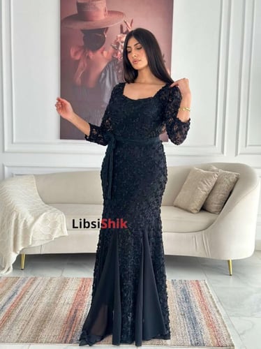 فستان اسود مورد