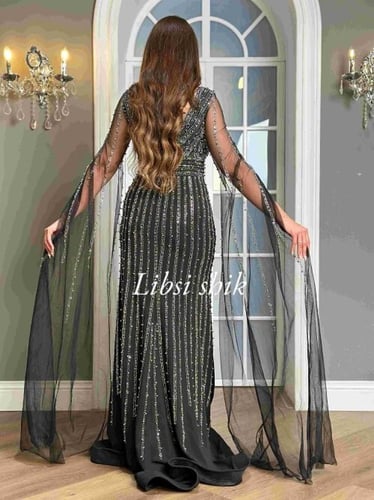 فستان سهره مطرز بأكمام كيب