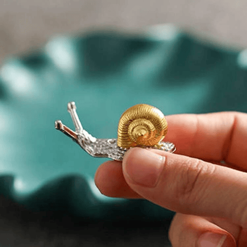 حلزون ذهبي حامل اعواد البخور