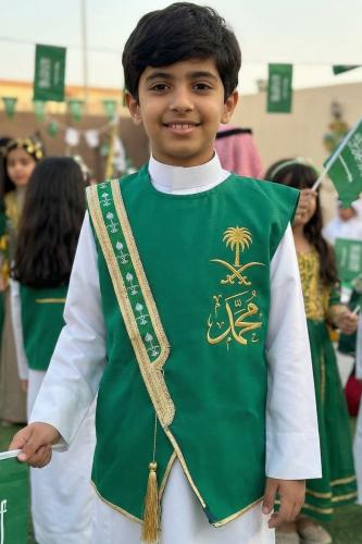 سديري بشت ولادي سادة أخضر ملكي نقشة سيفين ونخلة ذه...