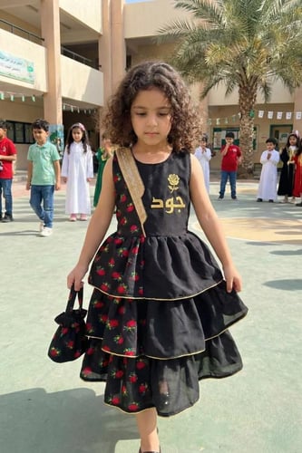 فستان شالكي اسود وردي بناتي بتصميم ملكي لرمضان وقر...