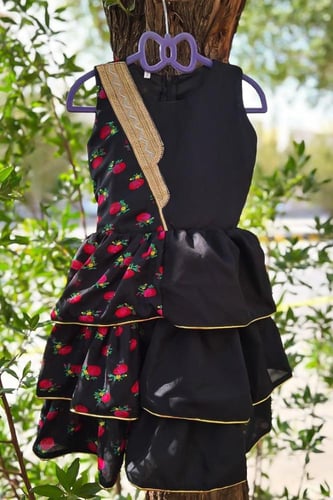 فستان شالكي اسود وردي بناتي بتصميم ملكي لرمضان وقر...